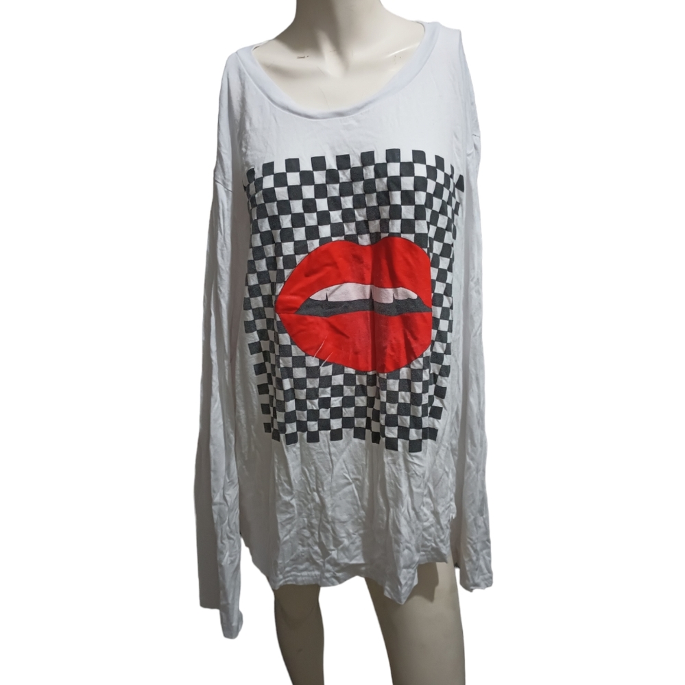 Onfire Lips blouse